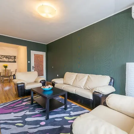 Sofia Central Hotel Apartments מלון דירות סופיה